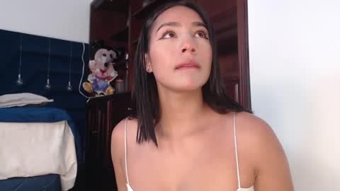lLAURA online show from 4, 1, 2025