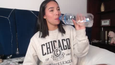 lLAURA online show from 25, 1, 2025