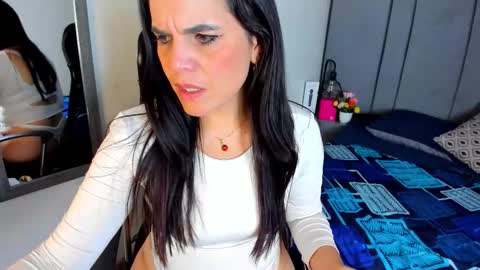 laura hotties online show from 10, 2, 2026