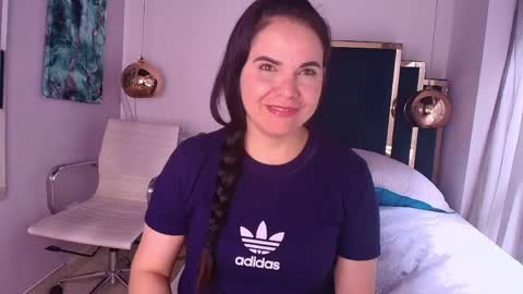 laura hotties online show from 31, 5, 2026