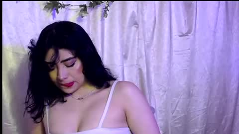 laura_pink01 online show from 8, 3, 2025