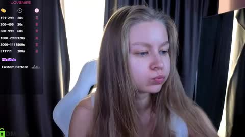 Snapshot of laura_pudd chatting on 8, 6, 2026 Laura online show from 8, 6, 2026