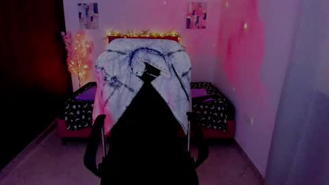 Laura Rose online show from 6, 10, 2025