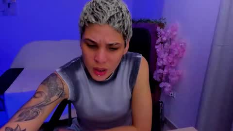 Laura Rose online show from 2, 11, 2025