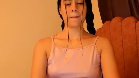 Snapshot of laura_soe chatting on 1, 2, 2026 LAURA SOE online show from 1, 2, 2026