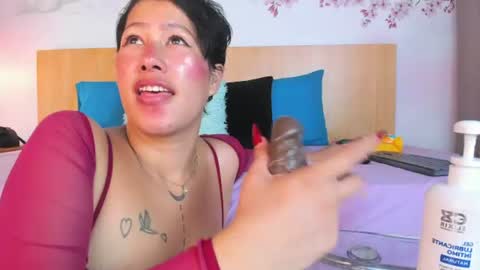 Snapshot of laura_torress chatting on 2, 7, 2026 Laura online show from 2, 7, 2026