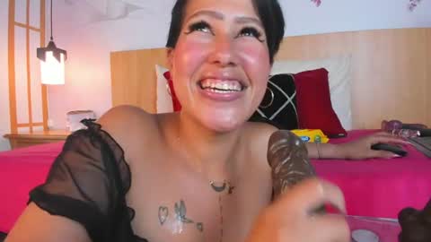 Snapshot of laura_torress chatting on 7, 7, 2026 Laura online show from 7, 7, 2026
