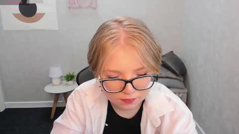 Snapshot of lauraaa_smith chatting on 8, 2, 2026 Laura online show from 8, 2, 2026