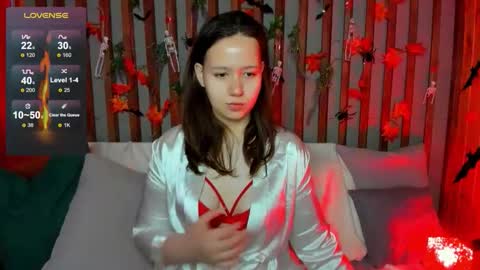 Snapshot of lauraellinss chatting on 1, 11, 2025 Laura online show from 1, 11, 2025