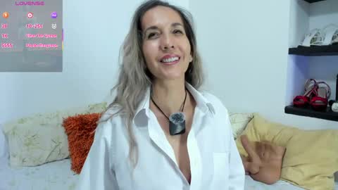 Snapshot of laurafarrely chatting on 13, 4, 2026 Laura online show from 13, 4, 2026