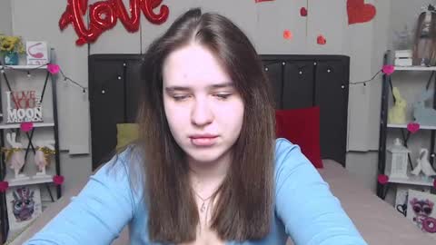 LauraHlot online show from 9, 3, 2025