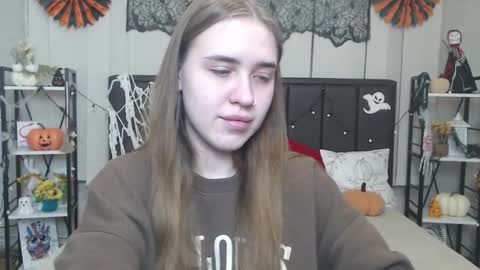 LauraHlot online show from 10, 11, 2025