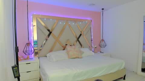 Snapshot of lauraklark chatting on 9, 2, 2026 laura online show from 9, 2, 2026