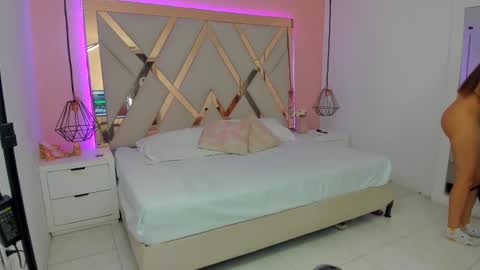 Snapshot of lauraklark chatting on 10, 2, 2026 laura online show from 10, 2, 2026