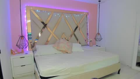 Snapshot of lauraklark chatting on 16, 2, 2026 laura online show from 16, 2, 2026