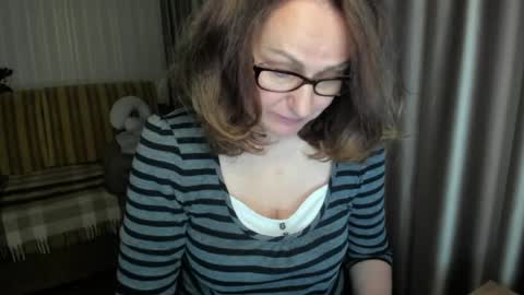 Snapshot of lauraoven1 chatting on 5, 5, 2026 Lauraoven1 online show from 5, 5, 2026