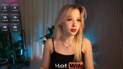 Snapshot of laurawifeness chatting on 9, 9, 2025 Laura online show from 9, 9, 2025