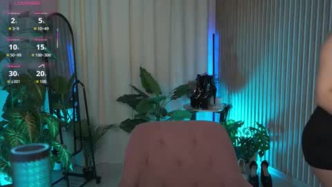 Snapshot of laurawifeness chatting on 20, 9, 2025 Laura online show from 20, 9, 2025