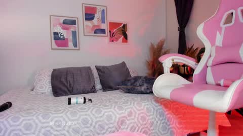 Snapshot of lauren__dallass chatting on 12, 12, 2024 MissLauren online show from 12, 12, 2024