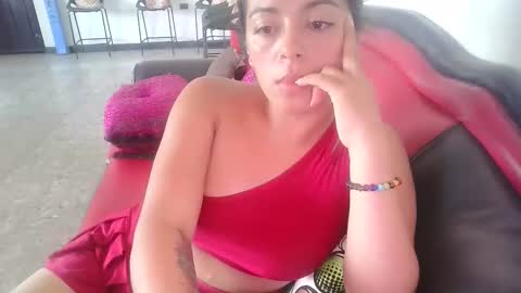 laurenhot94 online show from 1, 11, 2025