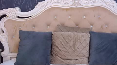 Laura online show from 7, 4, 2026