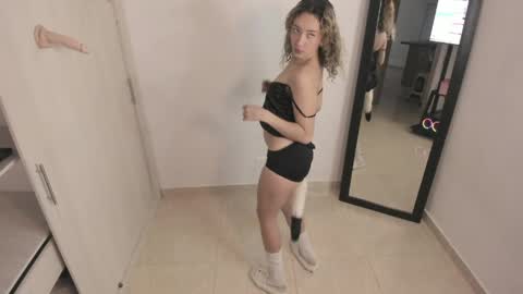 laurenn_111 online show from 6, 6, 2026