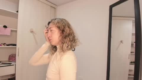 laurenn_111 online show from 7, 6, 2026