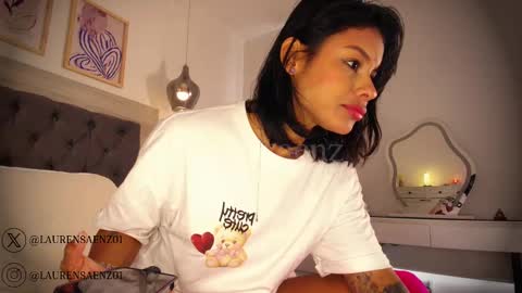 Lauren Saenz online show from 27, 9, 2025