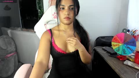 Snapshot of laurent_jones chatting on 5, 1, 2025 daniela angel     online show from 5, 1, 2025