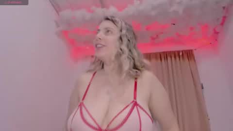 Snapshot of lauu_g chatting on 12, 1, 2025 Lauu G online show from 12, 1, 2025