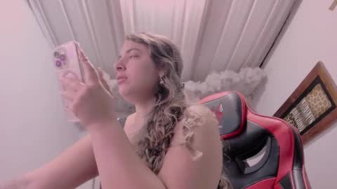 Snapshot of lauu_g chatting on 17, 9, 2025 Lauu G online show from 17, 9, 2025