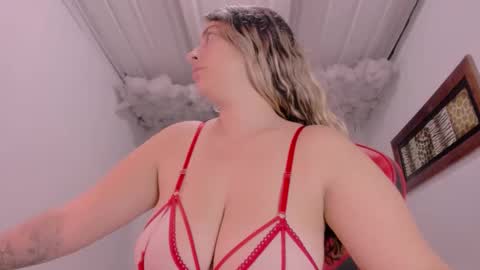 Snapshot of lauu_g chatting on 2, 10, 2025 Lauu G online show from 2, 10, 2025