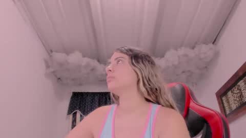 Snapshot of lauu_g chatting on 4, 10, 2025 Lauu G online show from 4, 10, 2025