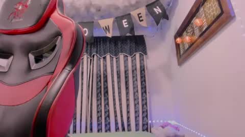 Snapshot of lauu_g chatting on 11, 10, 2025 Lauu G online show from 11, 10, 2025