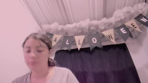 Snapshot of lauu_g chatting on 21, 10, 2025 Lauu G online show from 21, 10, 2025