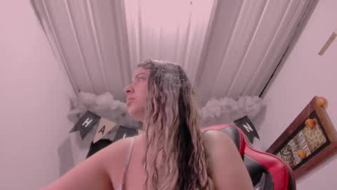 Snapshot of lauu_g chatting on 27, 10, 2025 Lauu G online show from 27, 10, 2025