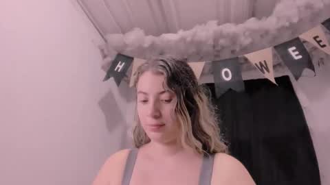 Snapshot of lauu_g chatting on 31, 10, 2025 Lauu G online show from 31, 10, 2025