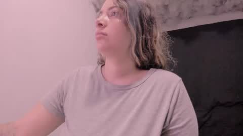 Snapshot of lauu_g chatting on 4, 11, 2025 Lauu G online show from 4, 11, 2025