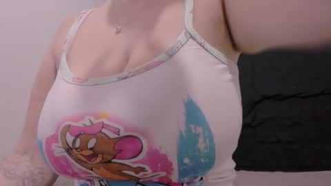 Snapshot of lauu_g chatting on 5, 11, 2025 Lauu G online show from 5, 11, 2025