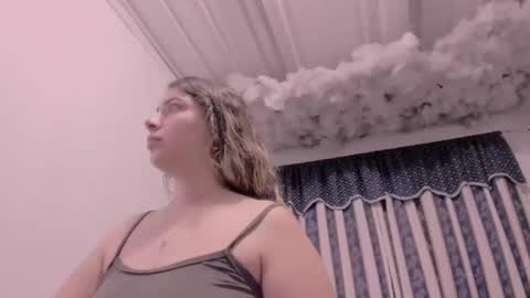 Snapshot of lauu_g chatting on 12, 11, 2025 Lauu G online show from 12, 11, 2025