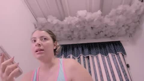 Snapshot of lauu_g chatting on 27, 11, 2025 Lauu G online show from 27, 11, 2025