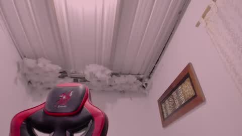 Snapshot of lauu_g chatting on 17, 12, 2025 Lauu G online show from 17, 12, 2025