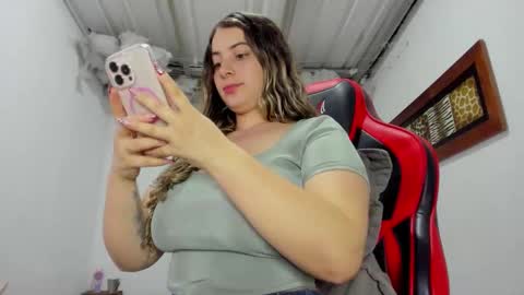 Snapshot of lauu_g chatting on 22, 12, 2025 Lauu G online show from 22, 12, 2025