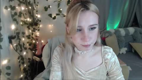 Snapshot of lavinell chatting on 4, 3, 2025 Mia online show from 4, 3, 2025