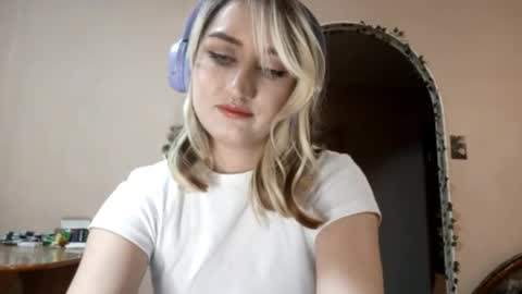 Snapshot of lawanalezama chatting on 3, 11, 2025 Ann online show from 3, 11, 2025