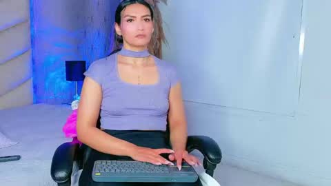 Snapshot of layadoll chatting on 14, 12, 2025 laya online show from 14, 12, 2025