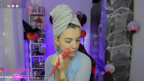 Layla online show from 24, 10, 2025