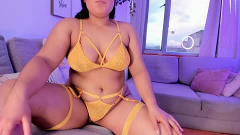 layla_es online show from 3, 6, 2026