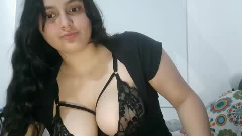Snapshot of layla_latinax chatting on 8, 11, 2025 Layla online show from 8, 11, 2025