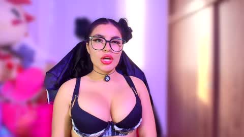 Layla online show from 13, 4, 2026